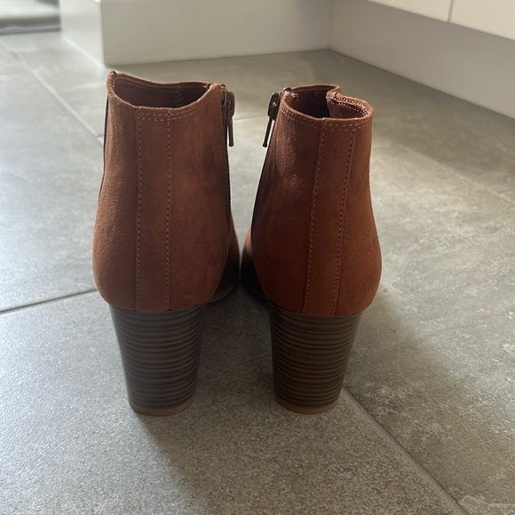 Old Navy Ankle Boots! Size 8! Brand New- Never Worn Before! - Picture 5 of 8